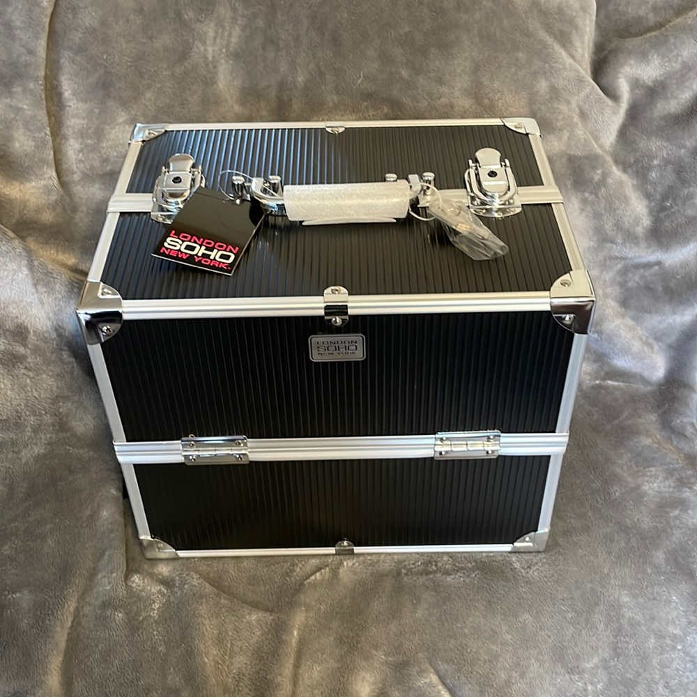 London Soho New York large expandable makeup case.